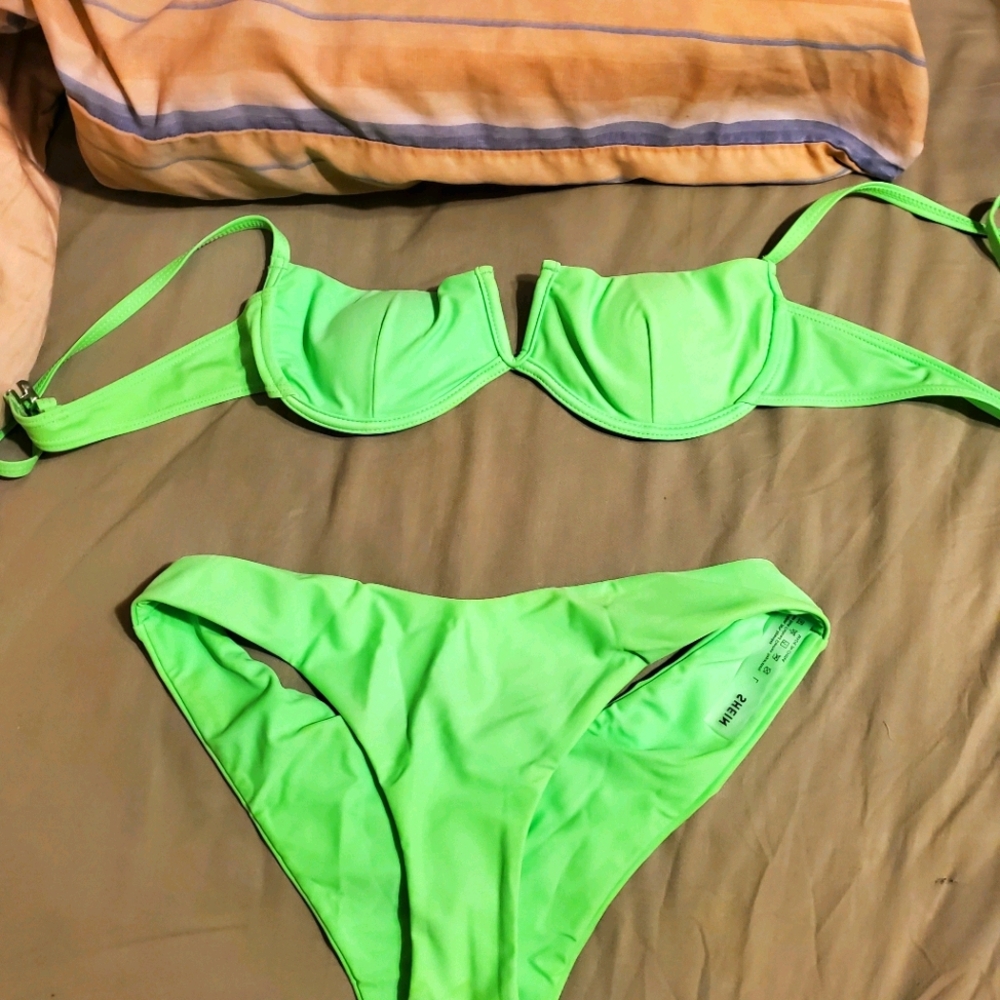 Shein green V wired underwire bikini set BRAND NEW